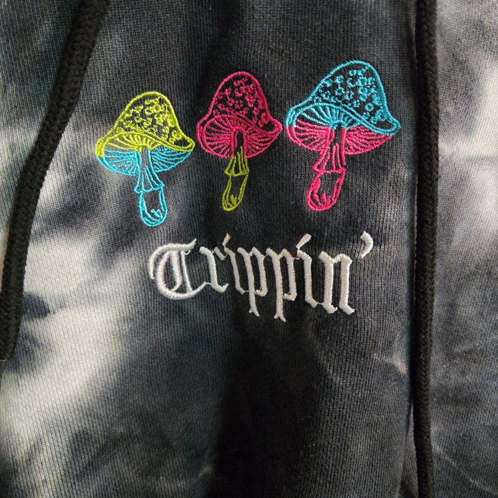 rue21 Trippin' Mushroom Tie Dye Cropped Hoodie Medium Black Graphic - Picture 3 of 10